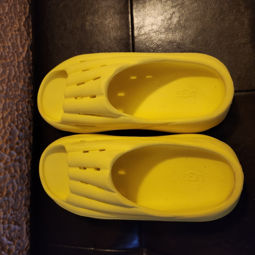 Yellow Ugg Scandals Size 6